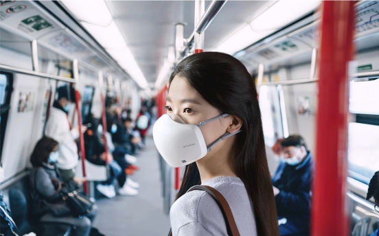 LG debuts air-purifying face mask