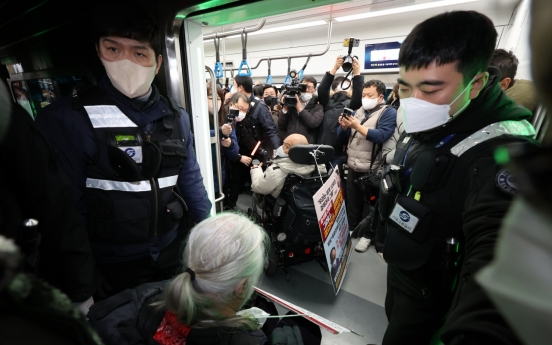 Subway train skips Samgakji Station due to protest by disability rights activists