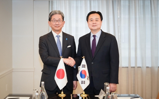 S. Korea, Japan seek ways to mend ties in bilateral talks