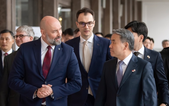 S. Korea's defense minister visits Polish arms company in Warsaw
