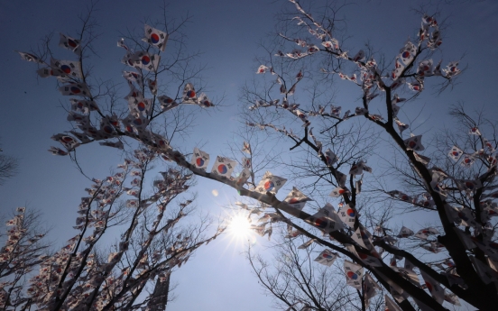 [Photo News] Taegeukgi-covered trees ahead of spring