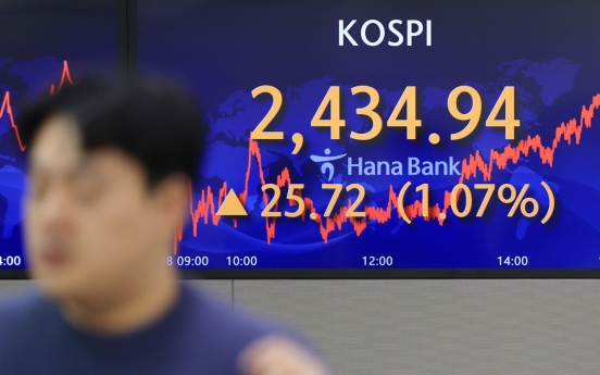 Seoul shares up over 1% on easing banking risk