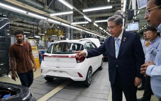 Foreign minister visits Hyundai Motor factory in India