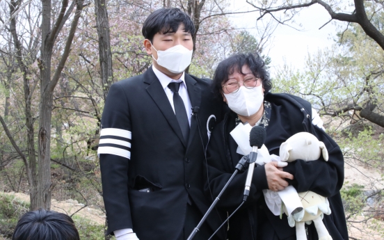 Bereaved family call for heaviest punishment in Daejeon school zone accident