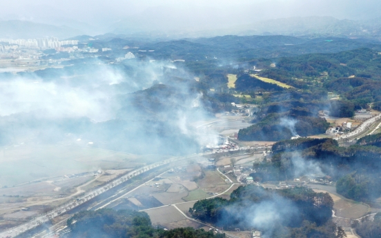 Yoon designates wildfire-hit Gangneung as special disaster zone