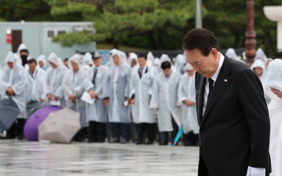 Yoon to send condolence flowers to commemorate late President Roh