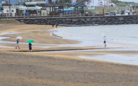 Deluge in Jeju kicks off monsoon season forecast to be exceptionally wet