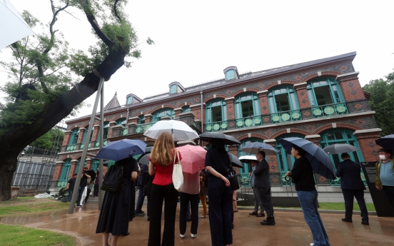 [Photo News] Dondeokjeon opens to foreign visitors