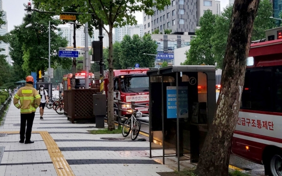 Fire breaks out at Seoul subway station