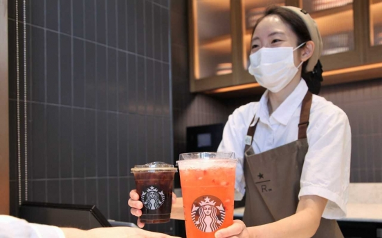 [Photo News] Jumbo size at Starbucks
