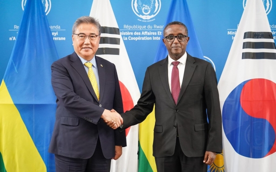 FM visits Rwanda, seeks future-oriented cooperation