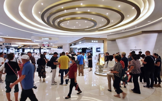 HDC Shilla Duty Free store greets first Chinese group tour