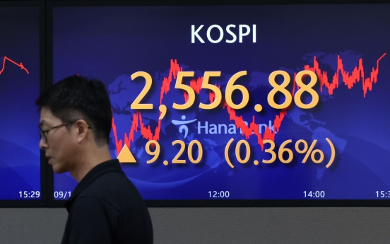 Seoul shares snap 4-day losing streak ahead of key economic data