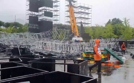 Eight workers injured in collapse of concert structure