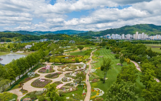 Greet fall blooms at Suncheon Bay