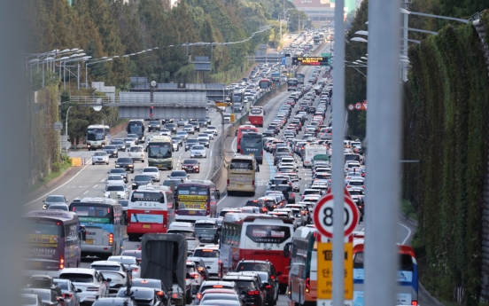 Heavy traffic jams on highways expected on 5th day of holiday