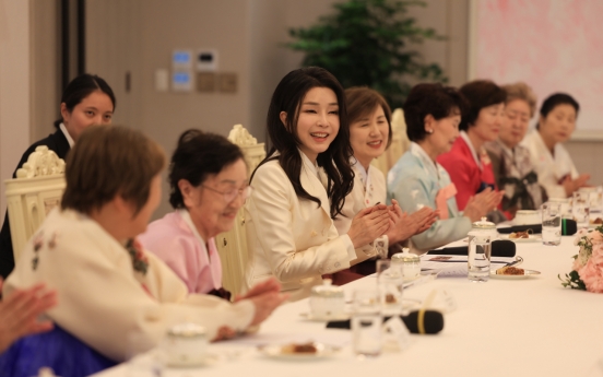 First lady meets with Korean women residing in Japan