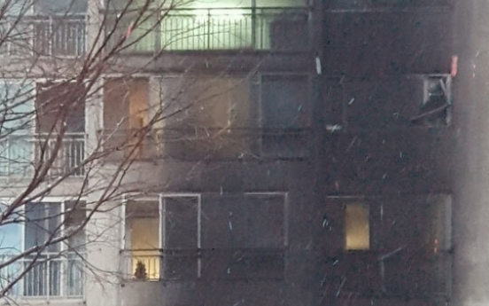 Christmas tragedy: Father dies after 4th floor jump with child to escape fire