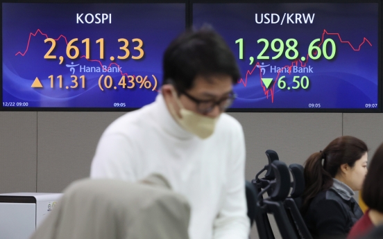 Seoul shares start nearly flat