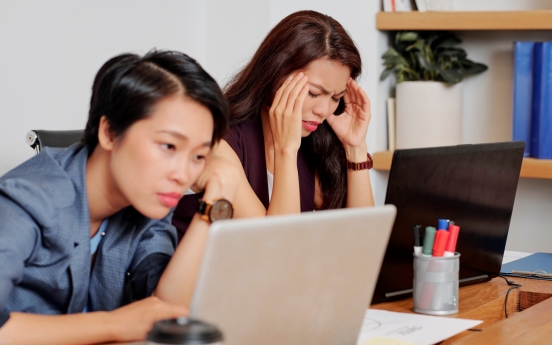 Women working long hours more likely to show signs of depression