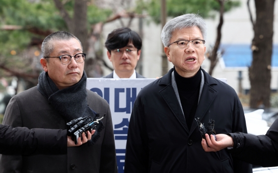 Health ministry sends final notice of license suspension to 2 leaders of doctors' group
