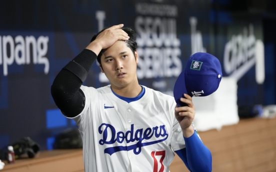 Police investigate bomb threat on MLB opener in Seoul