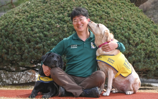 [EYE] 'Dogs cherish time with human companions, visually impaired or not'