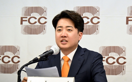 Lee Jun-seok hints at presidential run