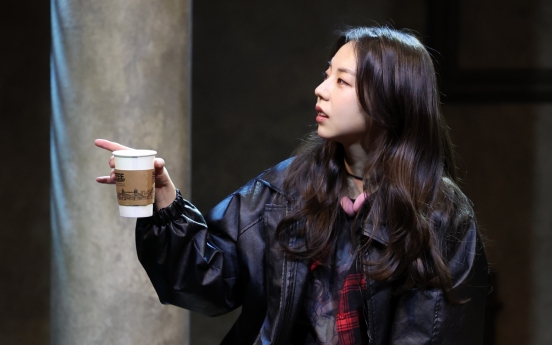 Ahn So-hee makes theatrical debut with 'Closer'