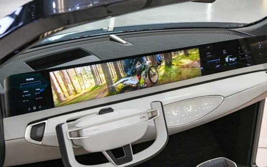 Hyundai Mobis unveils giant panoramic display for cars