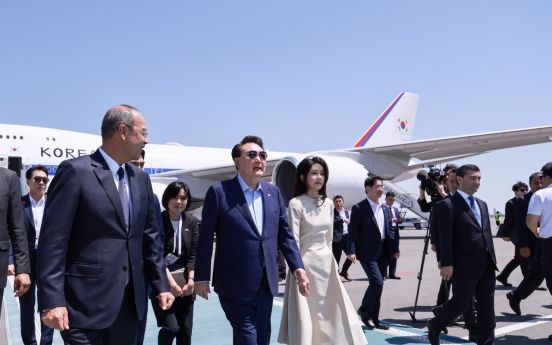 Yoon visits ancient Uzbek city, wraps up Central Asia trip