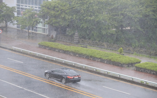 Heavy rain hits southern S. Korea; gov't activates counter-disaster team