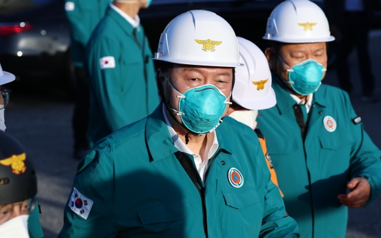 Yoon visits site of battery plant fire that killed at least 22