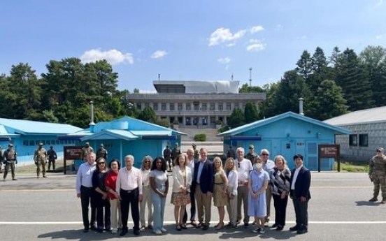 Seven former US representatives visit DMZ to commemorate Korean War anniversary