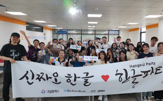 Hangeul Party spreads beauty of Korean characters in Vietnam