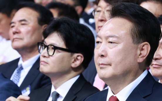 First lady text allegations rekindle tensions between Han, Yoon's office