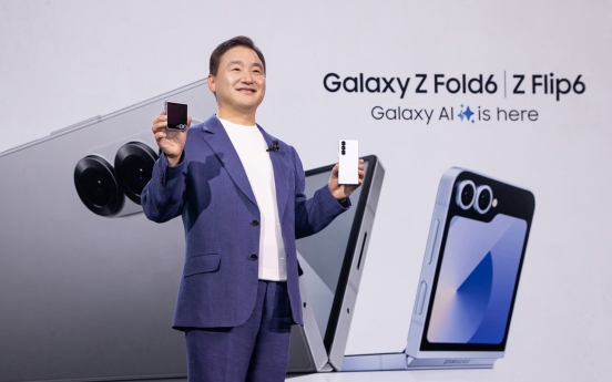 Samsung unveils slimmer AI-powered foldable phones