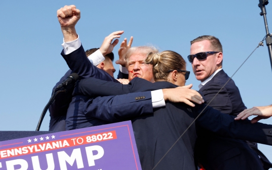 Trump shot in ear at campaign rally