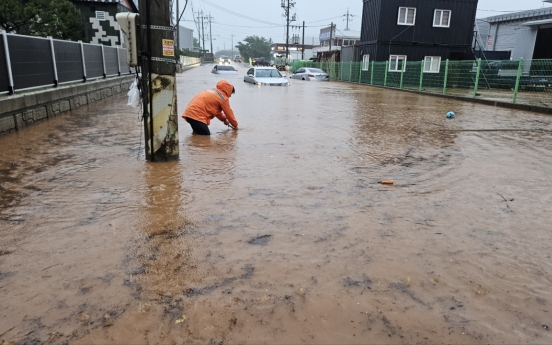 Yoon delays regional trip amid heavy rain