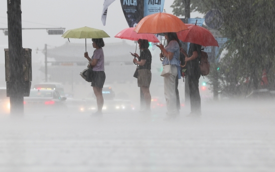 Heavy rain hits Seoul, Gyeonggi