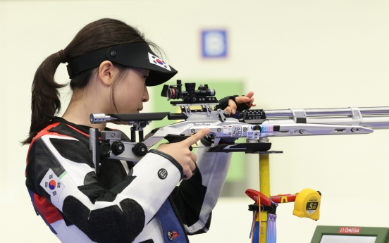 Teen shooter Ban Hyo-jin wins gold in women's air rifle