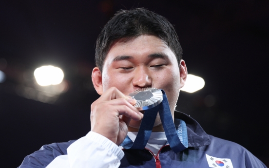 Kim Min-jong wins silver in men's judo