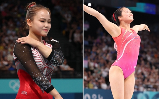 From cold shoulder to selfie together, two Koreas' encounter at Olympics