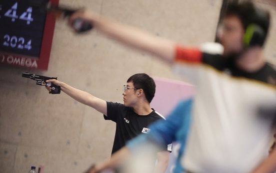 Cho Yeong-jae wins silver in men's 25m rapid fire pistol shooting