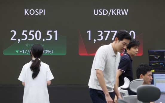 Seoul shares open lower on lingering US recession woes