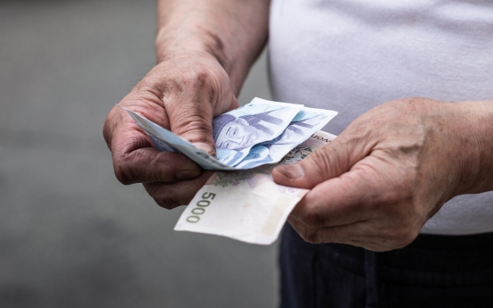 6 in 10 low earners not registered for pension: report