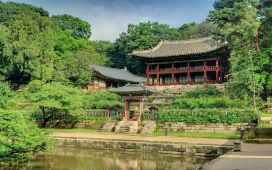 Take quiet morning stroll at Changdeokgung garden