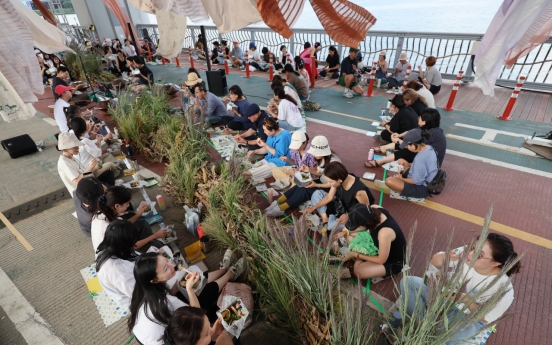 [Photo News] Art-dining performance by Han River