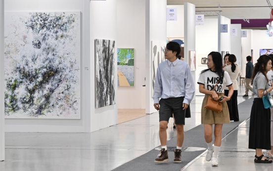 Frieze, Kiaf Seoul starts off on cautious mode