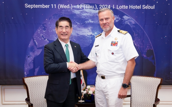 Defense chief discusses cooperation with counterparts from 7 nations, NATO